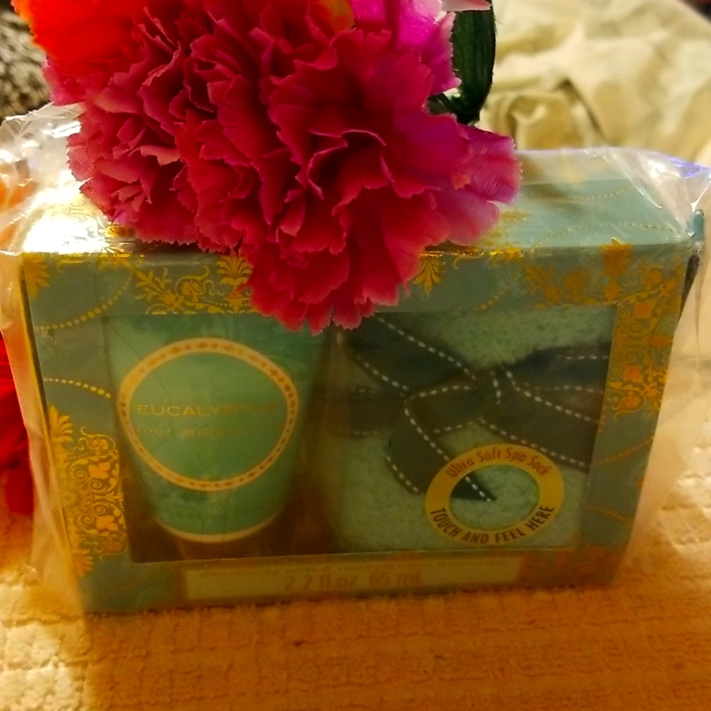 MOISTURIZING SOCKS/CREAM